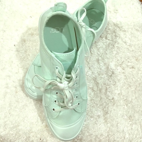 -SZ9 UGG mint green sneakers...Cute and comfy.  Brand New!  Welcome Spring - Picture 1 of 6